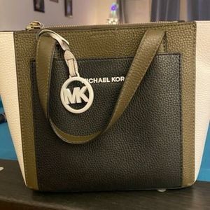 SOLD - Michael Kors olive multi pocket messenger